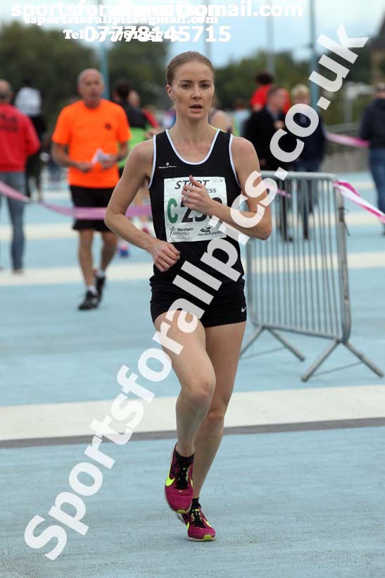 Senior womens 4 stage relay, Northern Senior 6 and 4 and Junior Stage Road Relays, SportsCity, Manchester. Photo:  David T. Hewitson/Sports for All Pics